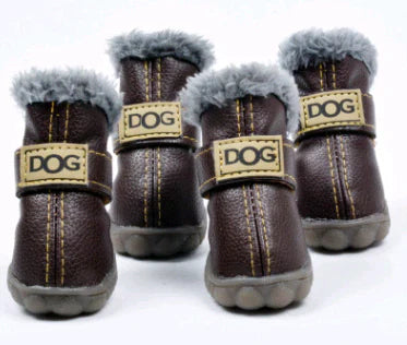 Stylische Hundeschneestiefel Im Lederdesign Für Kalte Tage