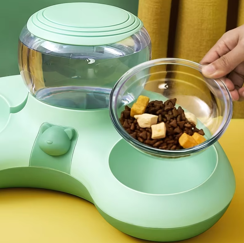 2-in-1 Futternapf für Haustiere mit Automatischem Wasserspender und Rutschfestem Design